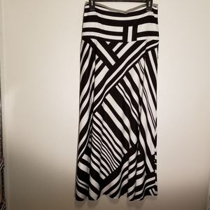 Allison Taylor black and white geometric skirt SzL